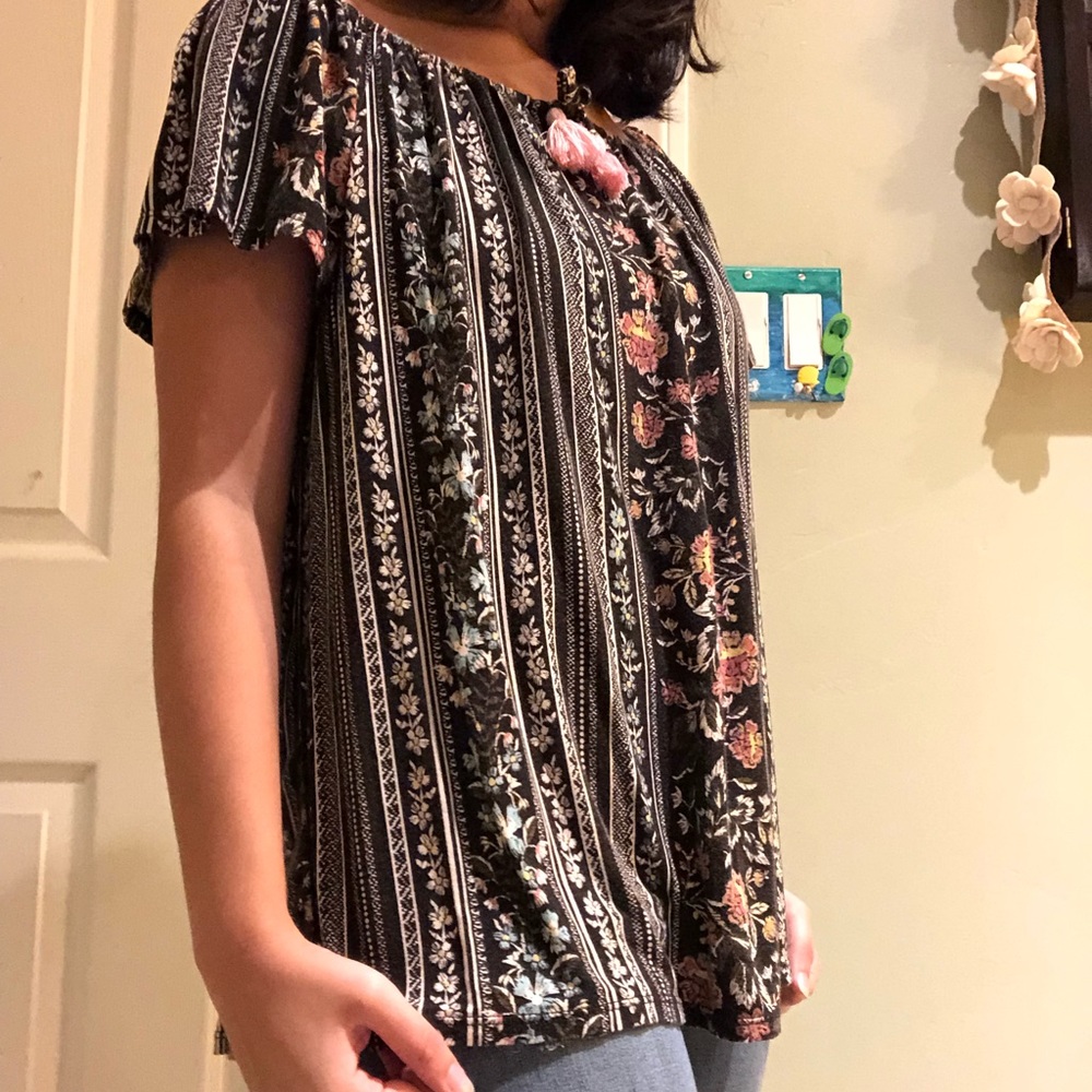 XL flower printed flowy top. for girls ages 10-12.